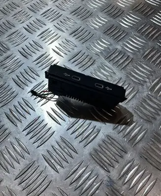 Volkswagen Golf VIII USB socket connector 5NA035700