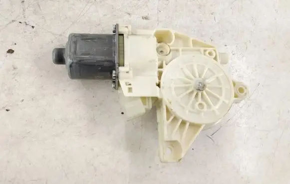 Mercedes-Benz E W212 Front door window regulator motor 2048200142 2129066802