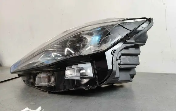 MG MG5 II Headlight/headlamp 10040152