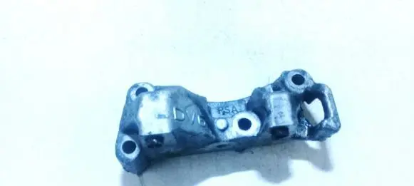 Peugeot 5008 Engine mounting bracket 9688615780