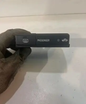Toyota Avensis T250 Windscreen/window heater switch 8479005130 MS084100310