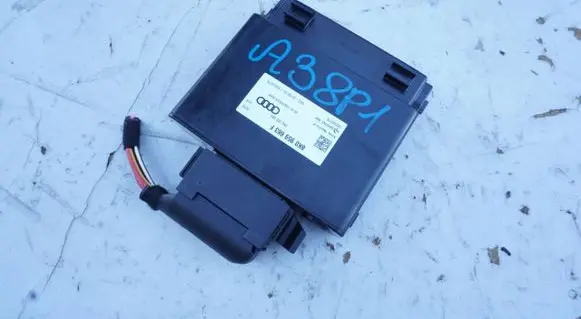 Audi A3 S3 8P Voltage converter/converter module 8K0959663F