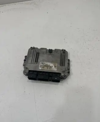 Ford Focus Engine control unit/module 8M5112A650LB 0281011701
