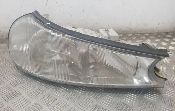 Ford Mondeo MK II Headlight/headlamp 1305615035 0301098202