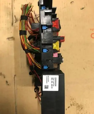 BMW 2 F46 Fuse module 9270354 J18170 RQTA900119