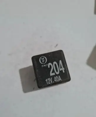 Volkswagen PASSAT B5 Other relay 431951253