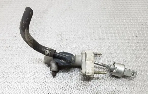 Toyota RAV 4 (XA20) Clutch master cylinder