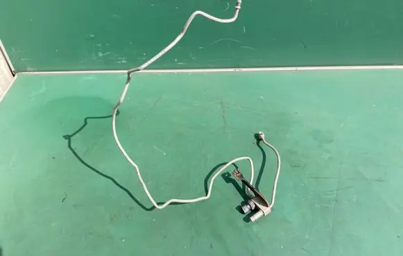 Air conditioning (A/C) pipe/hose