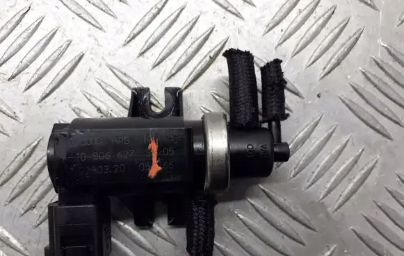 Skoda Octavia Mk1 (1U) Turbo solenoid valve 1J0906627