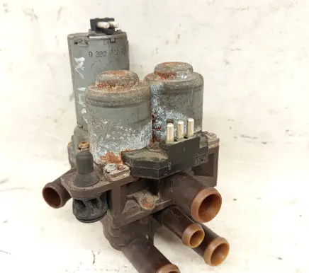 Mercedes-Benz S W140 Coolant heater control valve 0018301484 1147412063 0392020060