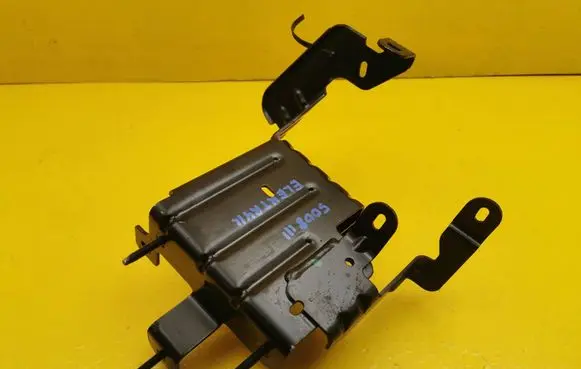 Peugeot 5008 II Other engine bay part