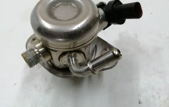 Opel Corsa F Fuel injection high pressure pump 9830305880