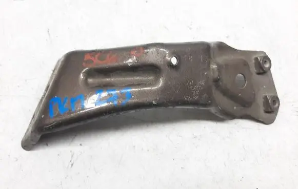 Volkswagen Jetta VI Fender mounting bracket