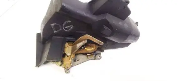 Mercedes-Benz C W202 Front door lock 2027300635