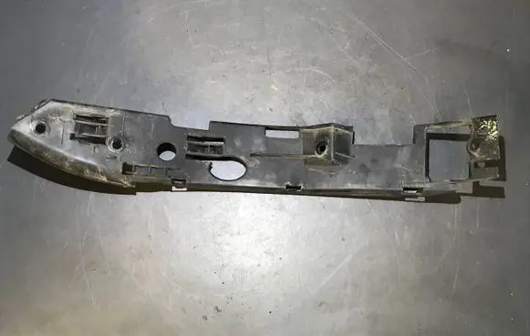 Volkswagen Touareg I Front bumper mounting bracket 7L6807184C