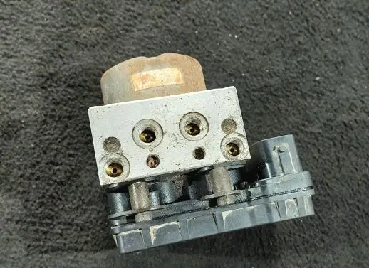 Mazda 323 F ABS Pump 2059247 2626D