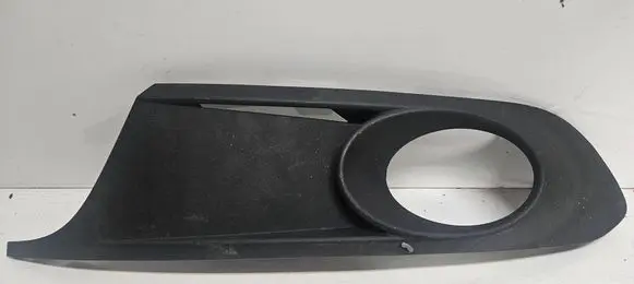 Volkswagen Jetta VI Front fog light trim/grill 5C6853665A