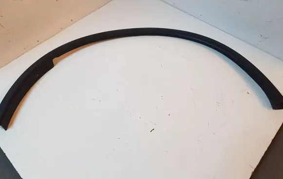 Fender trim (molding)