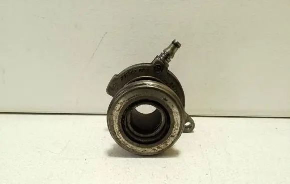 Land Rover Evoque I Clutch release bearing slave cylinder 8675052