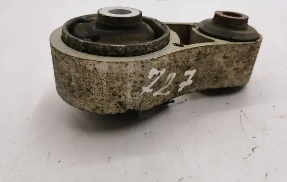 Mazda CX-7 Engine mount bracket