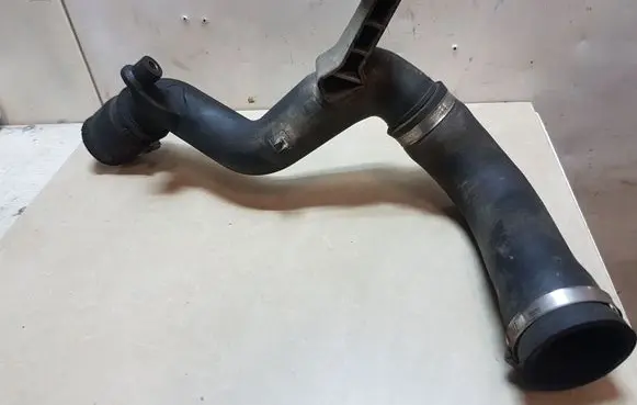Toyota Avensis T220 Intercooler hose/pipe