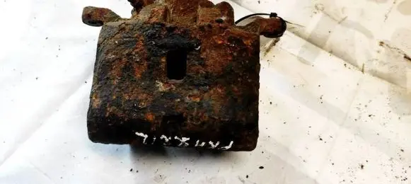 Honda CR-V Front brake caliper