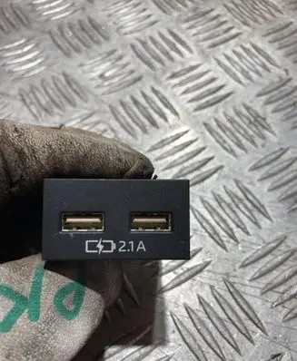 Toyota RAV 4 (XA50) USB socket connector 85532-42020