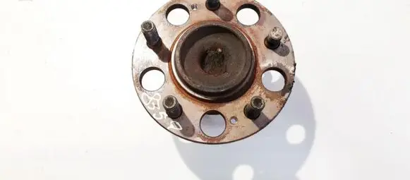 Rear wheel hub