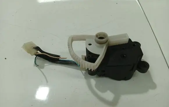 Peugeot 307 Air flap motor/actuator A7583UA13