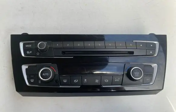 Radio/GPS head unit trim