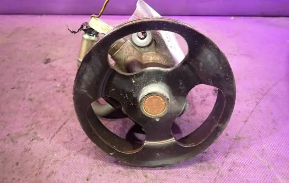 Mazda 323 F Power steering pump