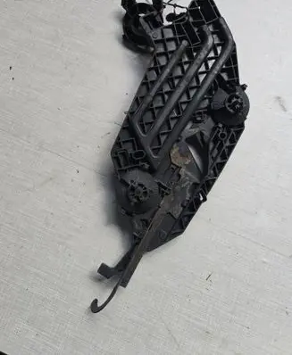 Skoda Octavia Mk2 (1Z) Headlight/headlamp mounting bracket 17035202