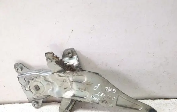 Suzuki Swift I Rear window lifting mechanism without motor 