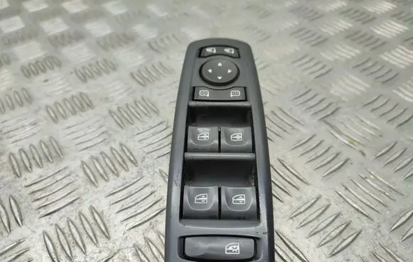 Renault Laguna III Electric window control switch 809610006R