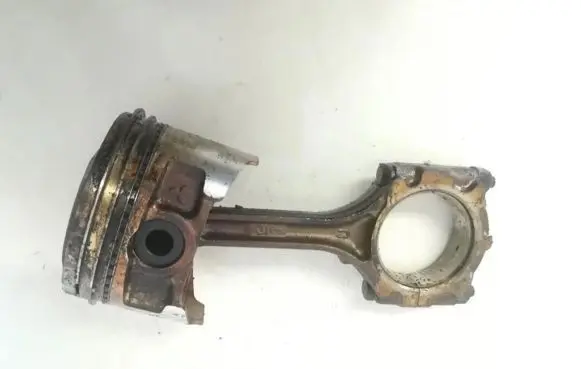 Mitsubishi Carisma Piston with connecting rod