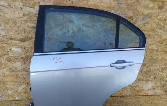 Chevrolet Epica Rear door