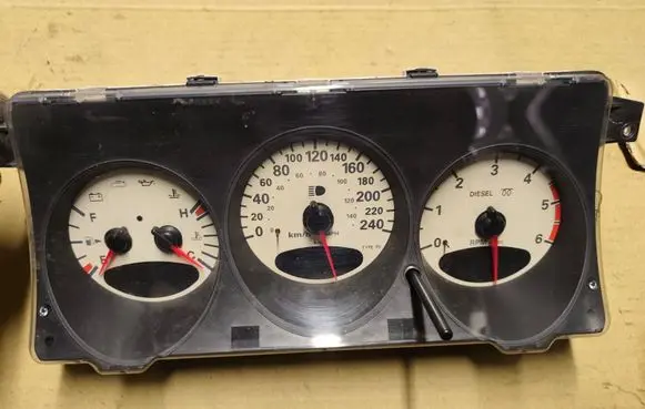 Chrysler PT Cruiser Speedometer (instrument cluster) 04671815AN