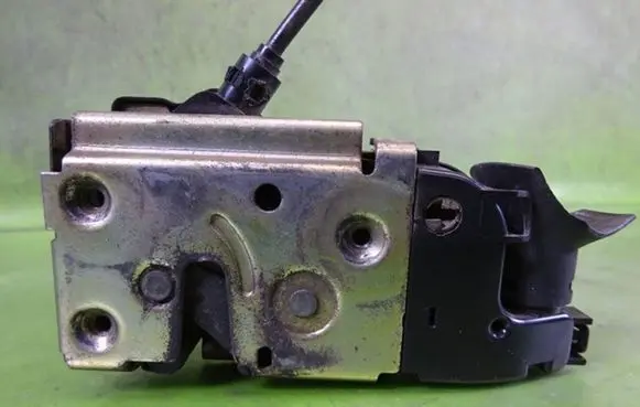 Renault Megane II Front door lock