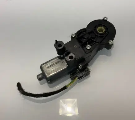 Mercedes-Benz E W211 Seat adjustment motor 0390203213