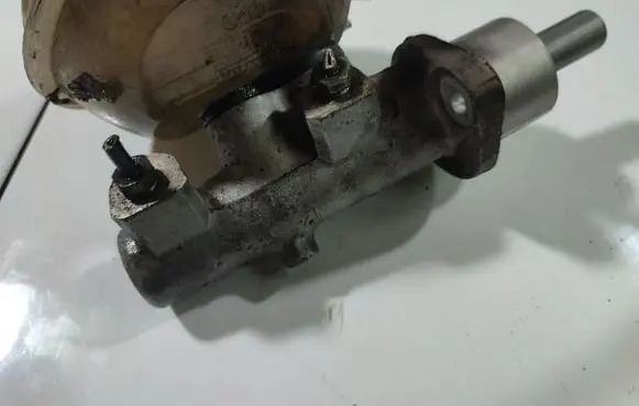 Master brake cylinder