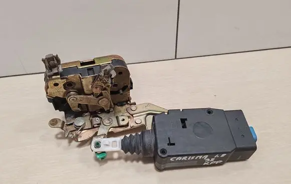 Mitsubishi Carisma Front door lock 