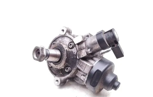 Audi Q3 8U Fuel injection high pressure pump 04L130755E 0445010538