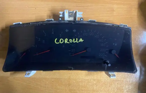 Toyota Corolla E120 E130 Speedometer (instrument cluster) 8380002C60 040696