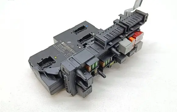 Mercedes-Benz C W204 Fuse box set 2049005003