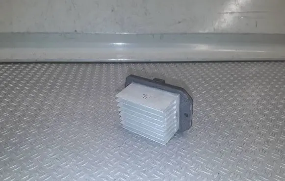 Mitsubishi Grandis Heater blower motor/fan resistor 0778000880