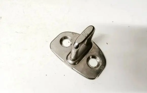 Audi A6 S6 C6 4F Front door lock loop/hook striker 8e0837033