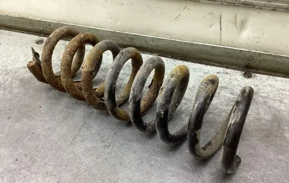 Mercedes-Benz C W203 Rear coil spring