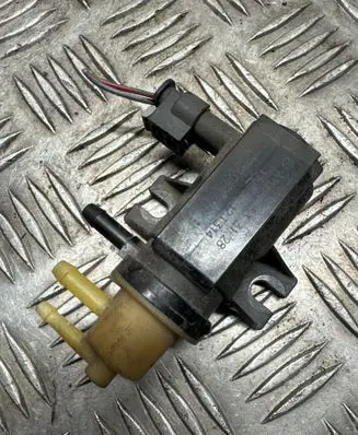 Mercedes-Benz E A207 Turbo solenoid valve A0091533128 70078208 12T314