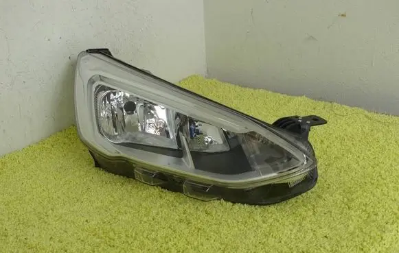 Ford Focus Headlight/headlamp JX7B13W029AE
