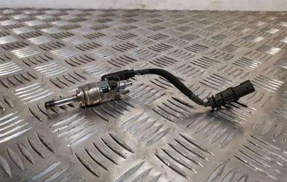 Volvo XC90 Fuel injector 31432778